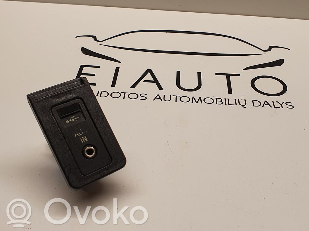 BMW 5 E60 E61 USB savienotājs 