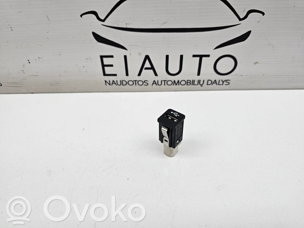 BMW 5 F10 F11 USB jungtis 