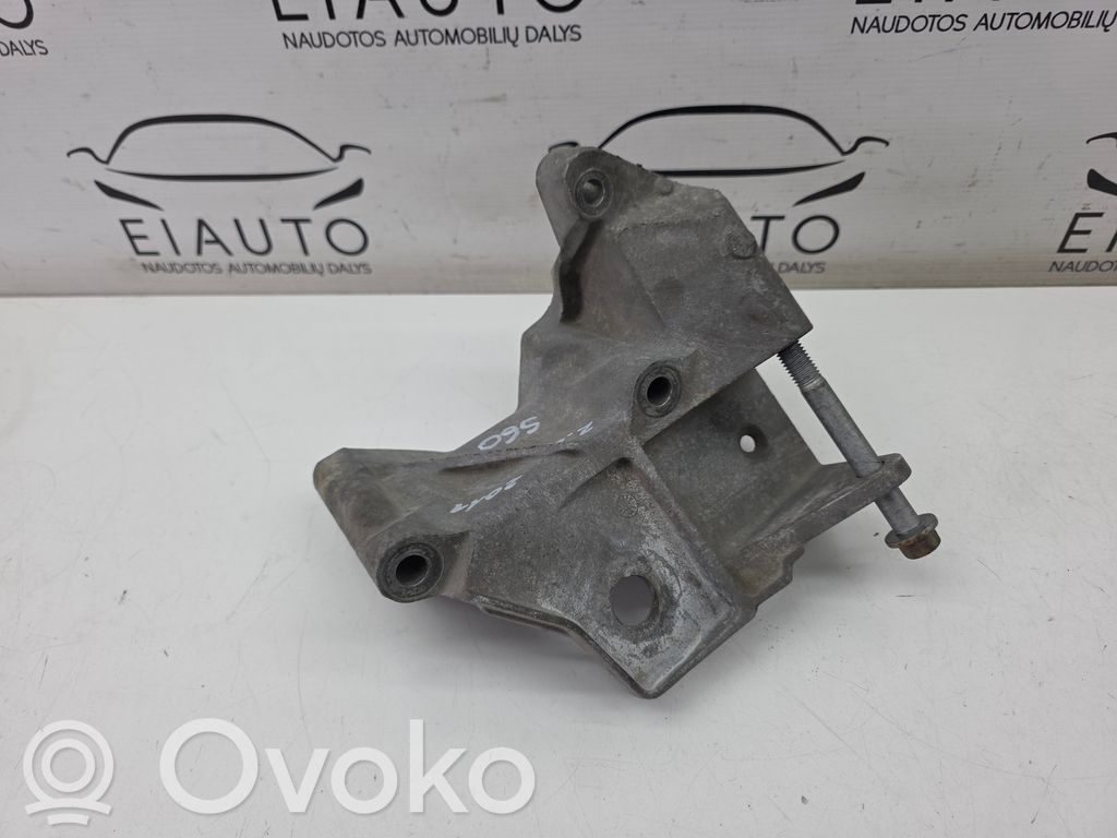 Volvo S60 Engine mounting bracket 