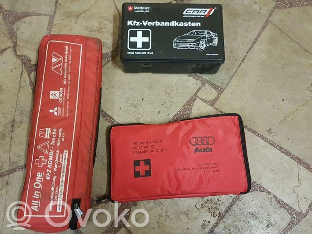 Audi A6 S6 C6 4F First aid kit 