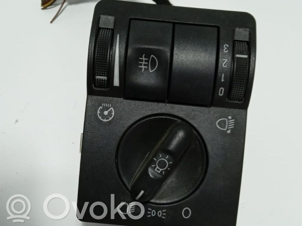 Opel Corsa C Lukturu slēdzis 