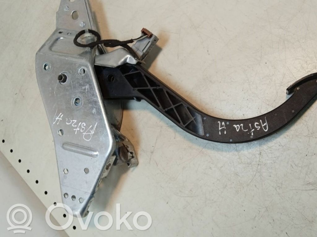 Opel Astra H Kupplungspedal 