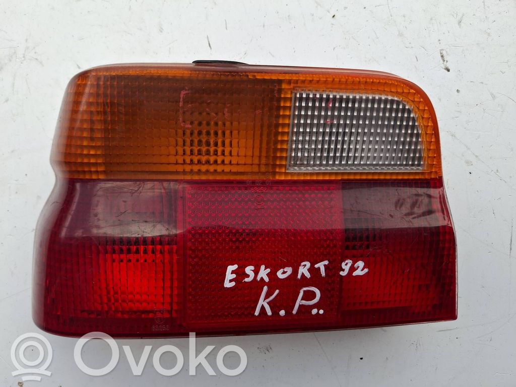 Ford Escort Aizmugurējais lukturis virsbūvē 