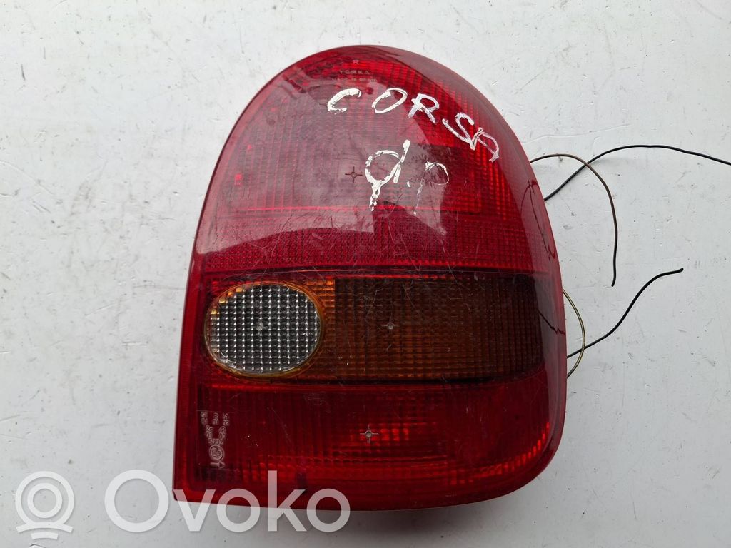 Opel Corsa B Aizmugurējais lukturis virsbūvē 