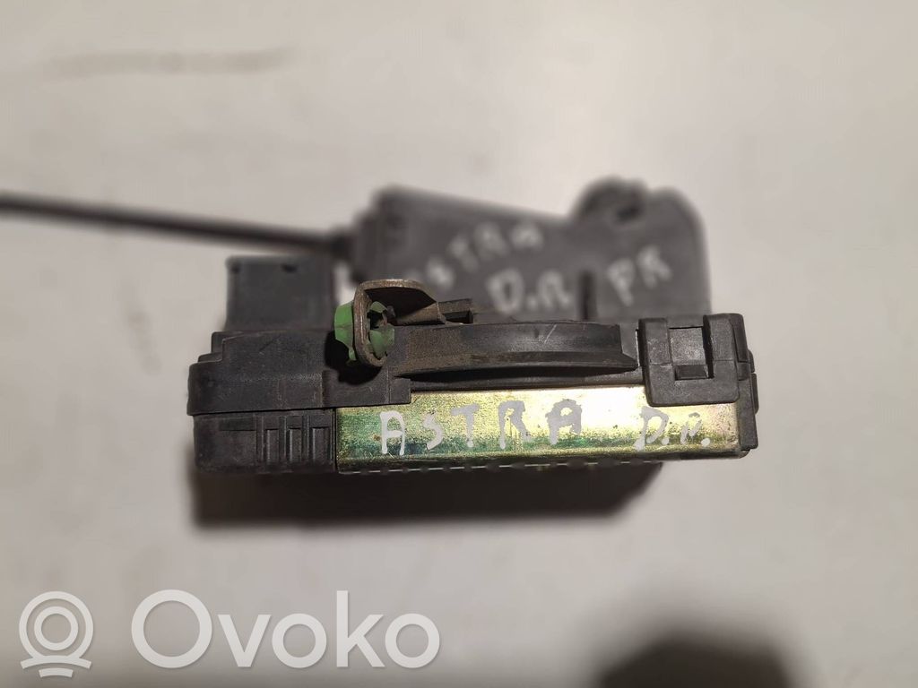 Opel Astra G Priekšpusē slēdzene 