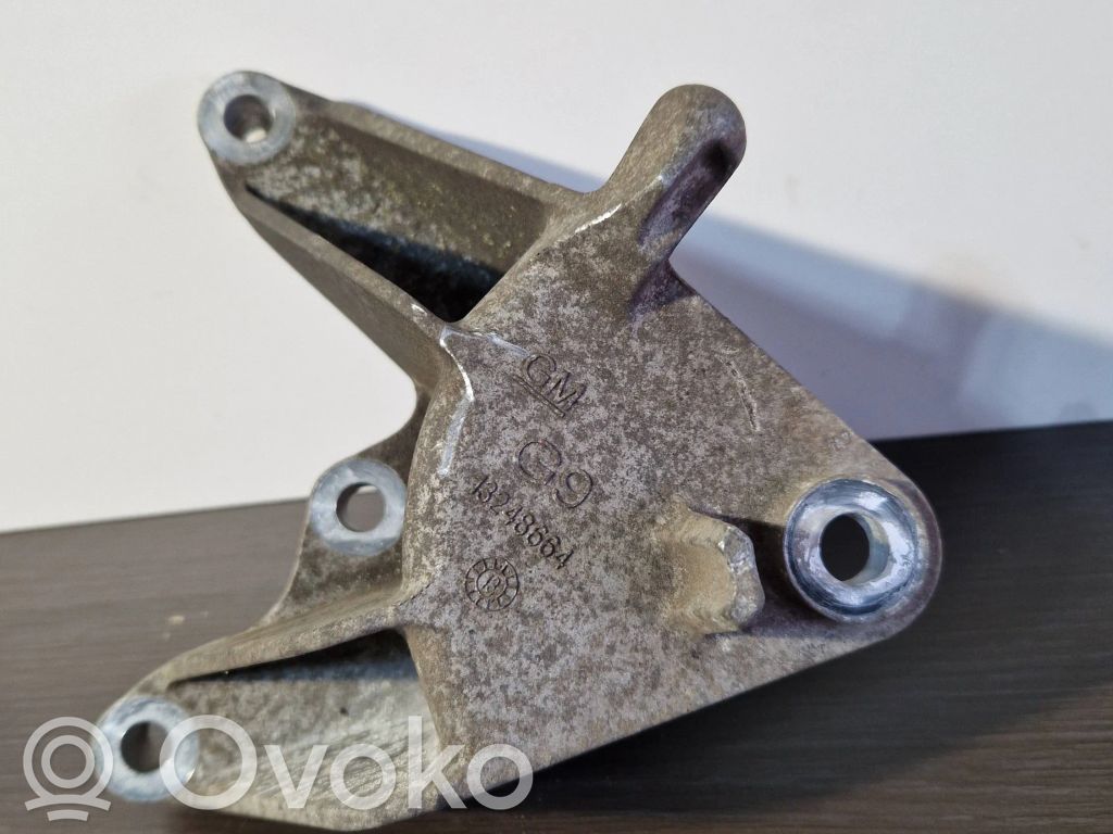 Opel Astra J Engine mounting bracket 