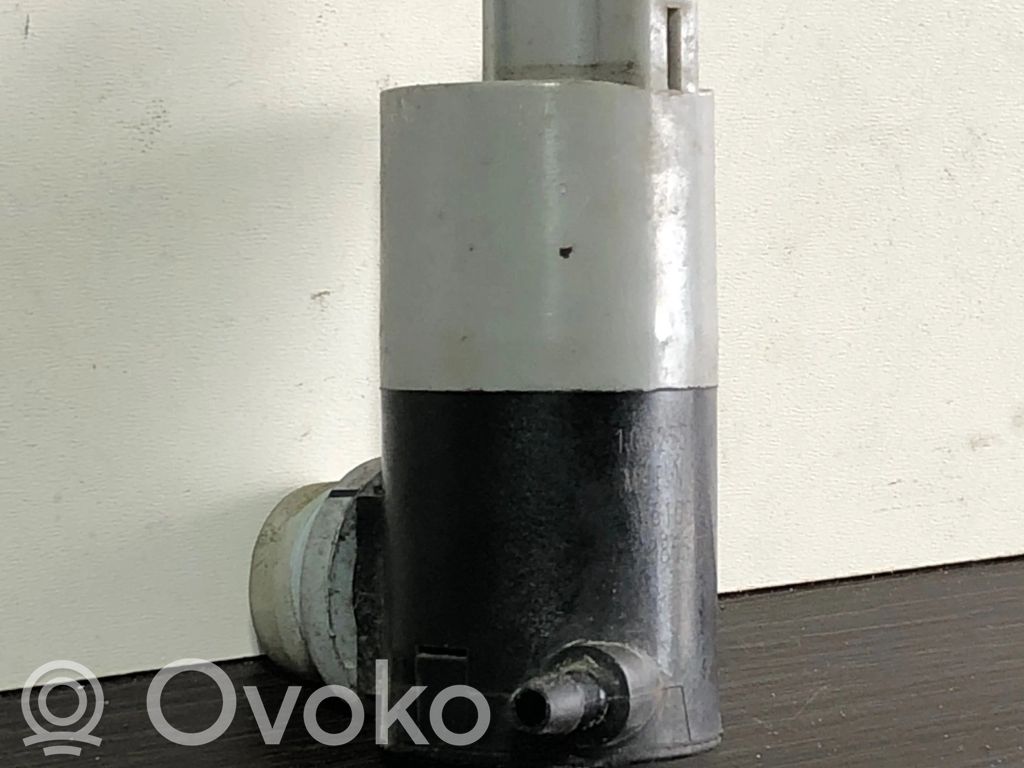Toyota Avensis T270 Windscreen/windshield washer pump 