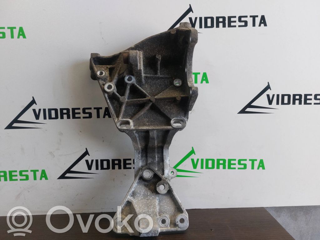 Volvo V60 Generator/alternator bracket 