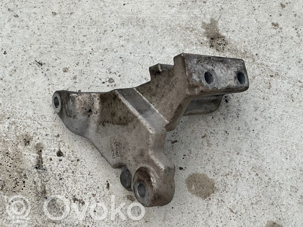 Volvo V60 Engine mounting bracket 