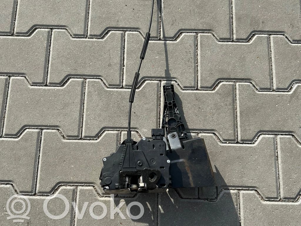 Opel Meriva B Front door lock 