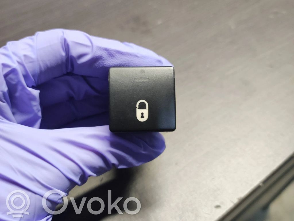 Peugeot Partner Central locking switch button 