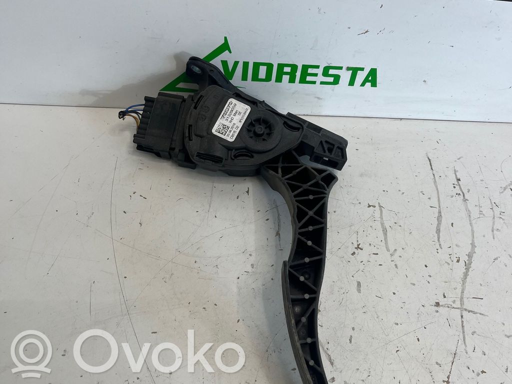 Volvo XC70 Accelerator throttle pedal 