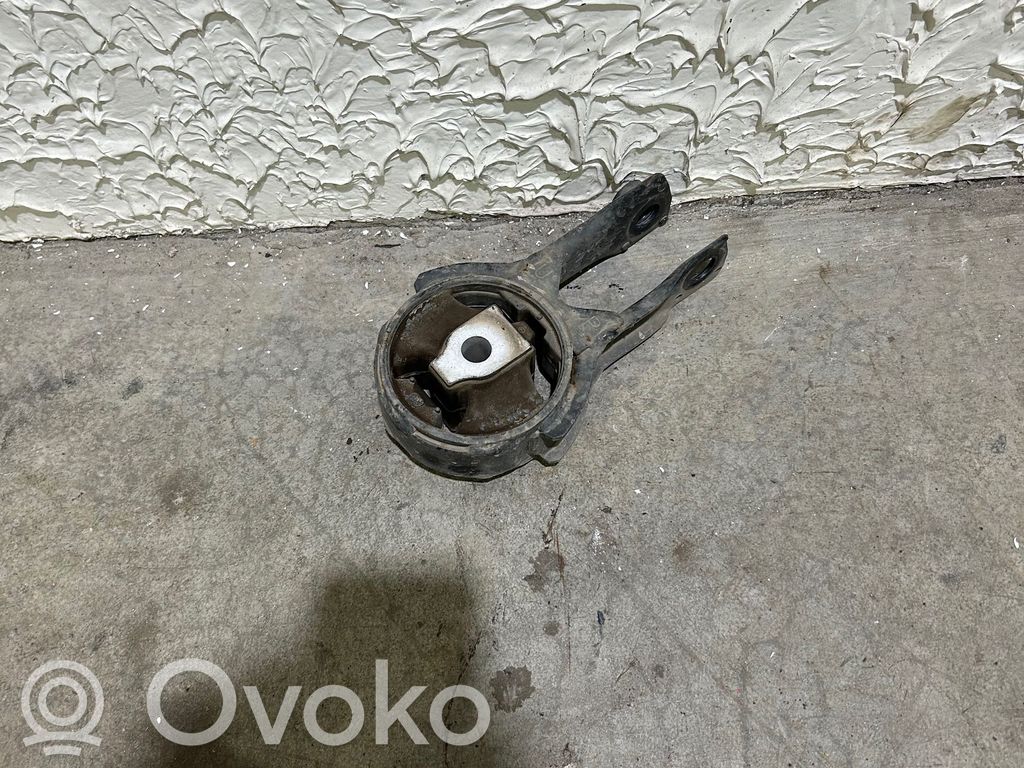 Engine mount bracket   DA6T39040