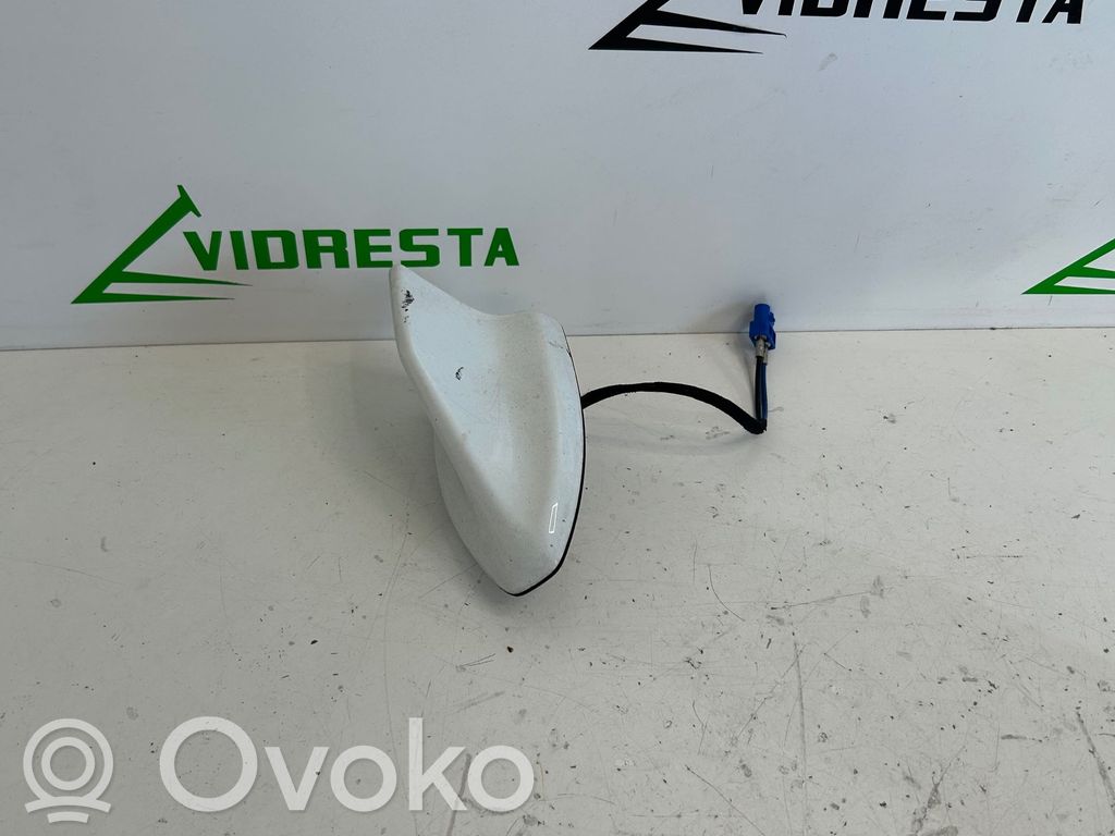 Ford Focus GPS-pystyantenni 