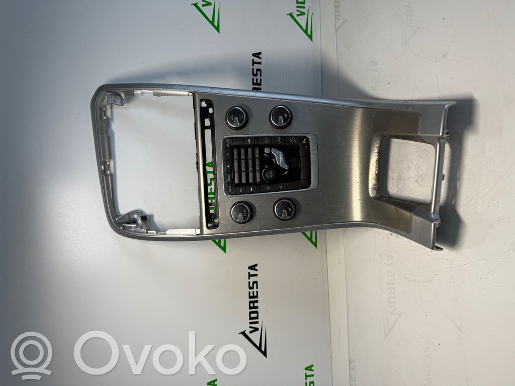 Volvo XC60 Klimata kontrole / mazā radiatora vadības dekoratīvā apdare 