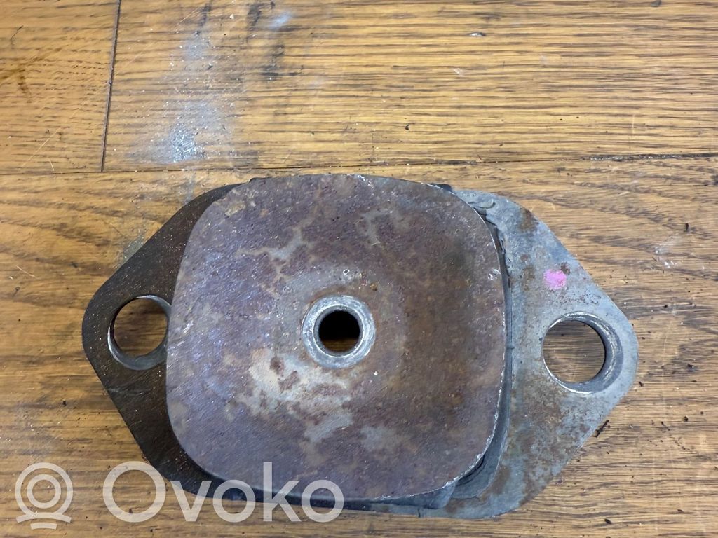 Engine mount bracket   4BB0A,10220