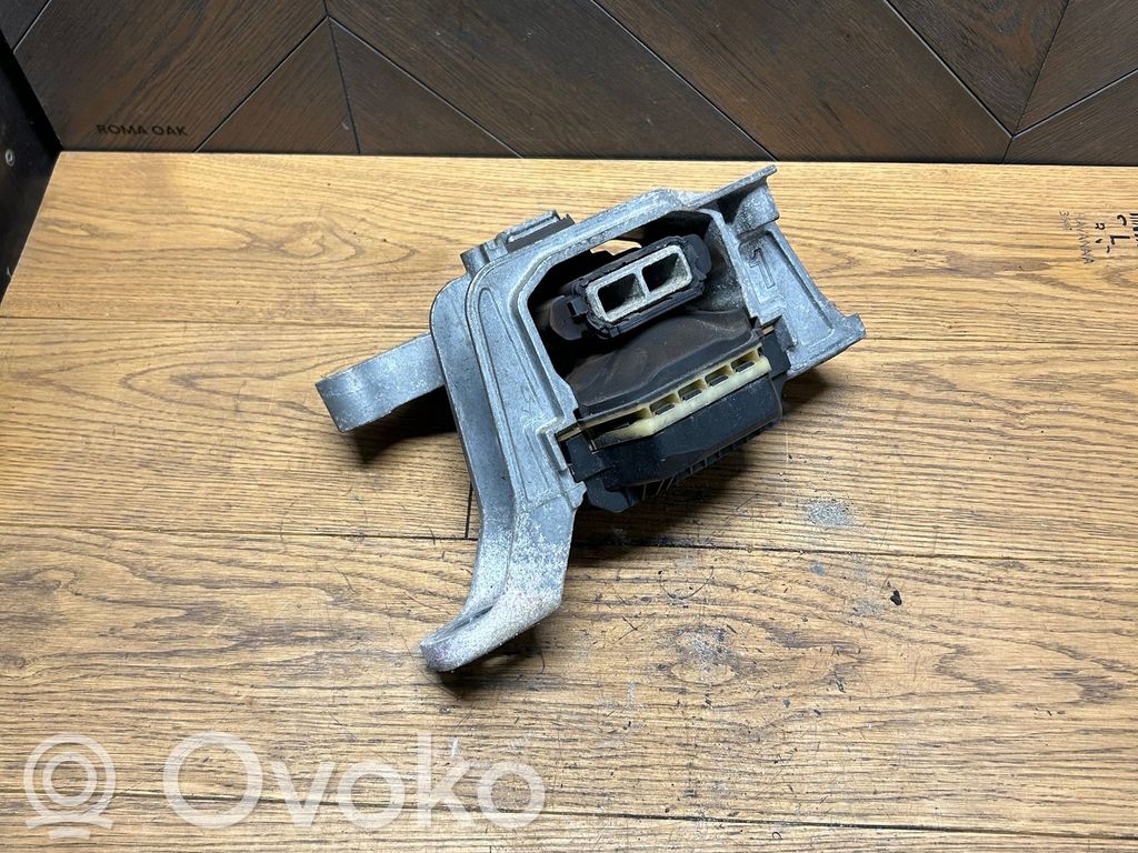 Engine mount bracket   JX616F012DD