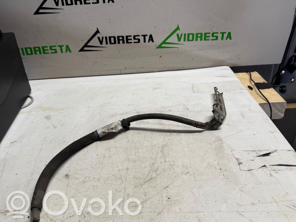 Opel Vivaro Minus / Klema / Przewód akumulatora 