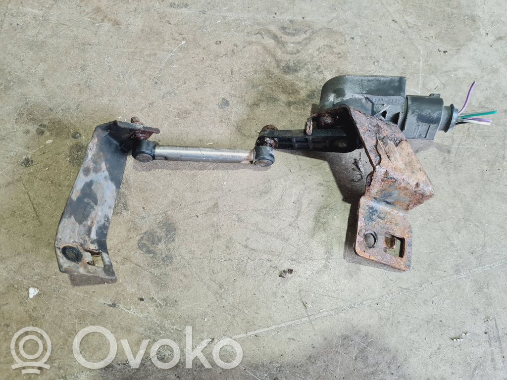 Nissan Leaf I (ZE0) Sensor de altura del nivel de la suspensión neumática trasera 