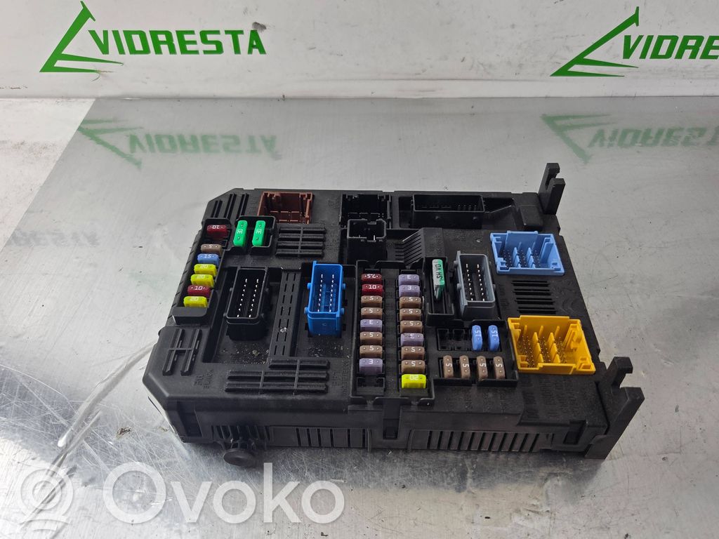 Opel Combo E Saugiklių dėžė (komplektas) 
