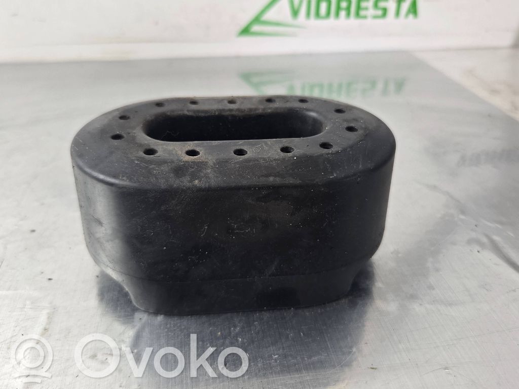 Opel Combo E Uchwyt / Mocowanie zderzaka tylnego 