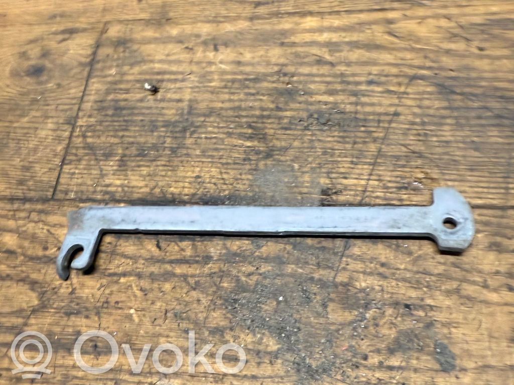 Peugeot 3008 II Battery bracket 