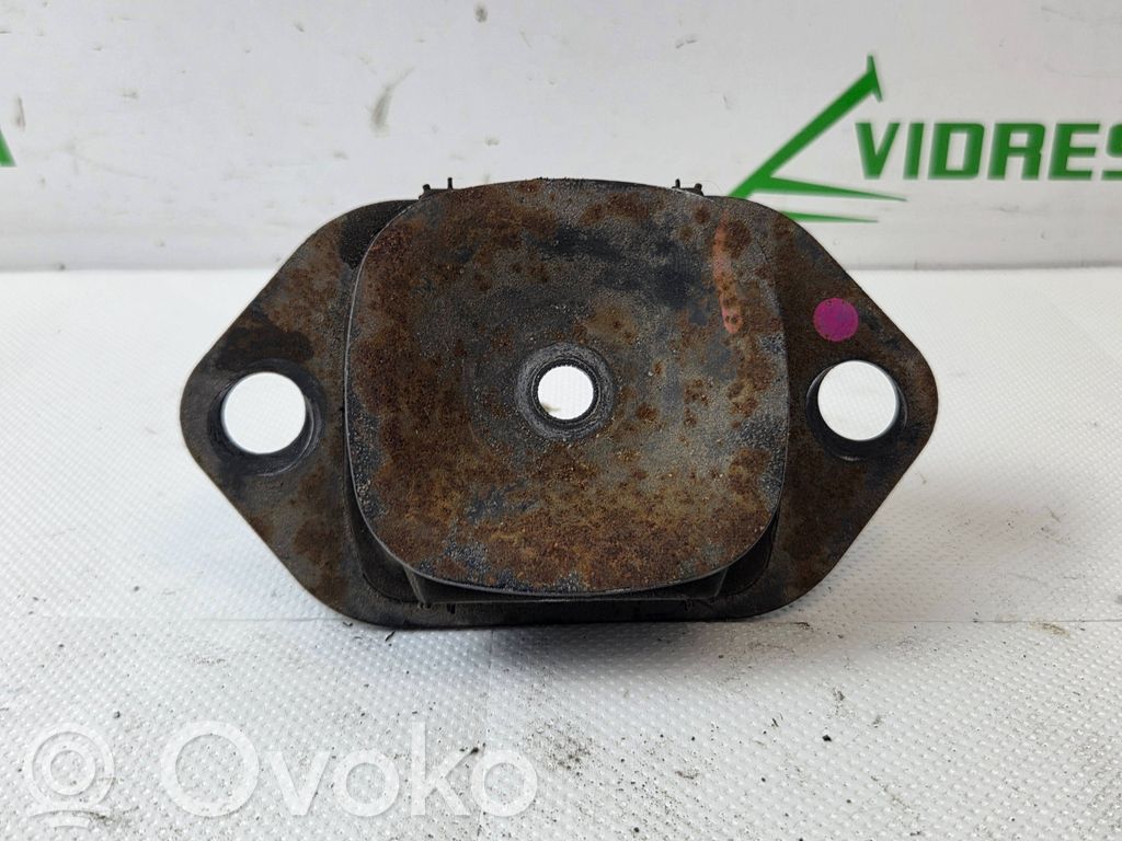 Nissan NV300 Engine mount bracket 