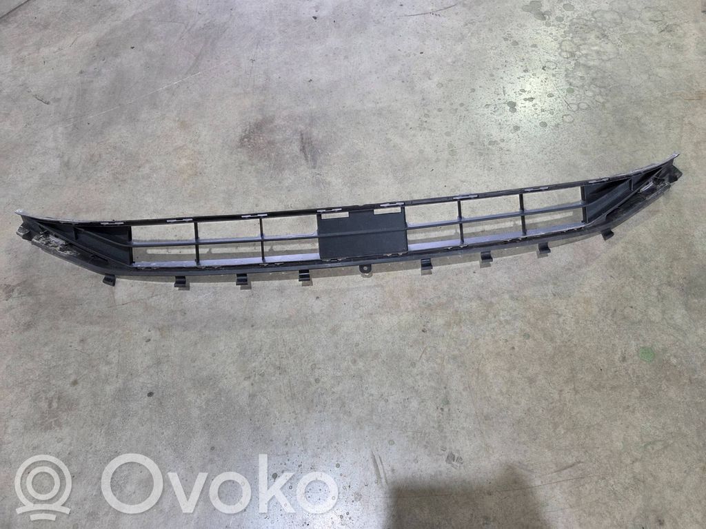 Ford Focus Rejilla inferior del parachoques delantero 