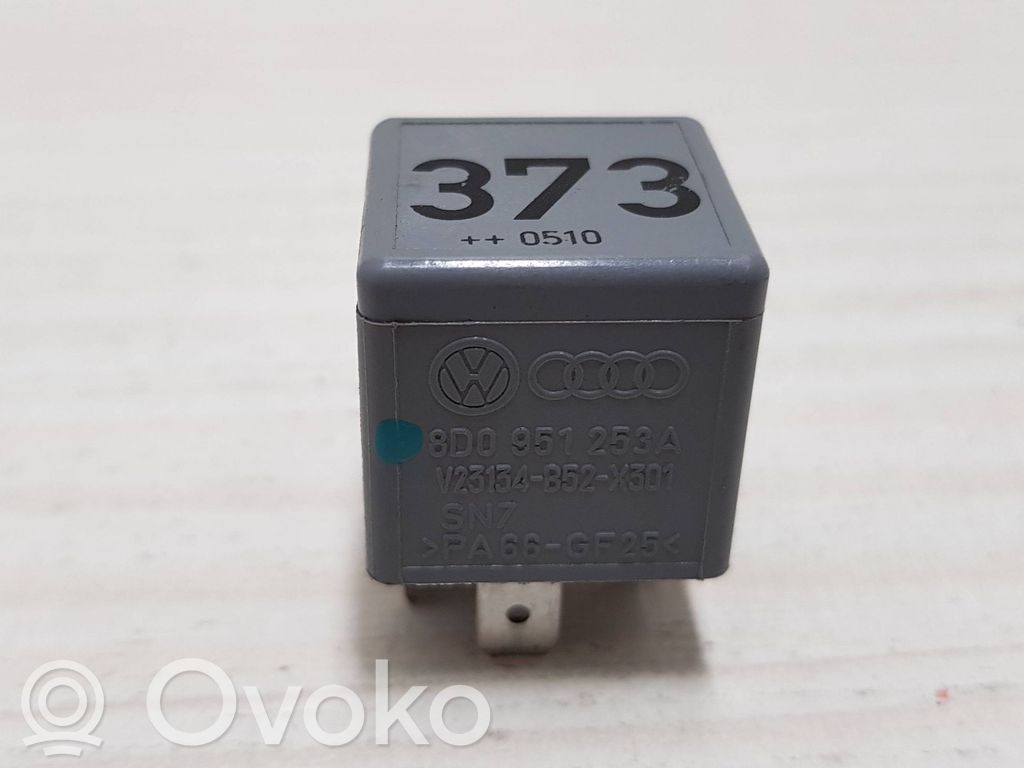 Audi A6 S6 C5 4B Inne przekaźniki 
