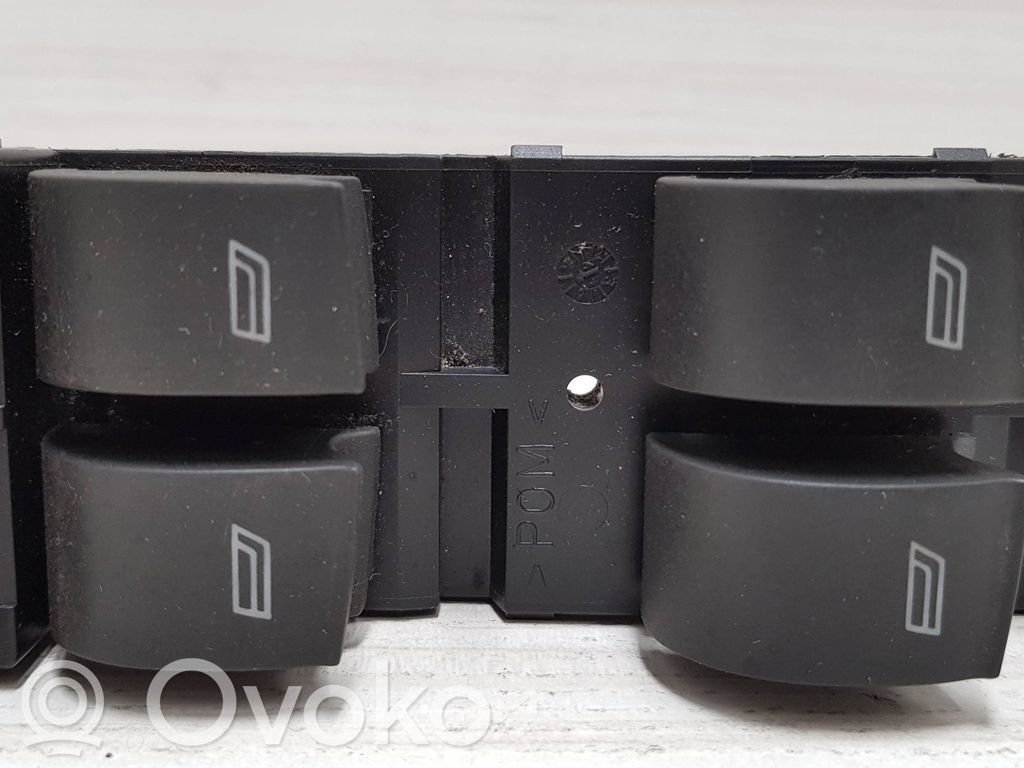 Audi A6 S6 C5 4B Electric window control switch 