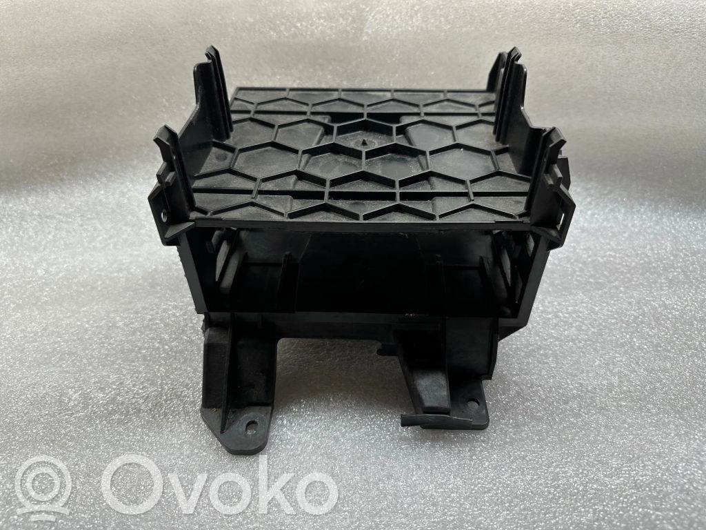 Audi A4 S4 B8 8K Navigation GPS unit bracket/holder 