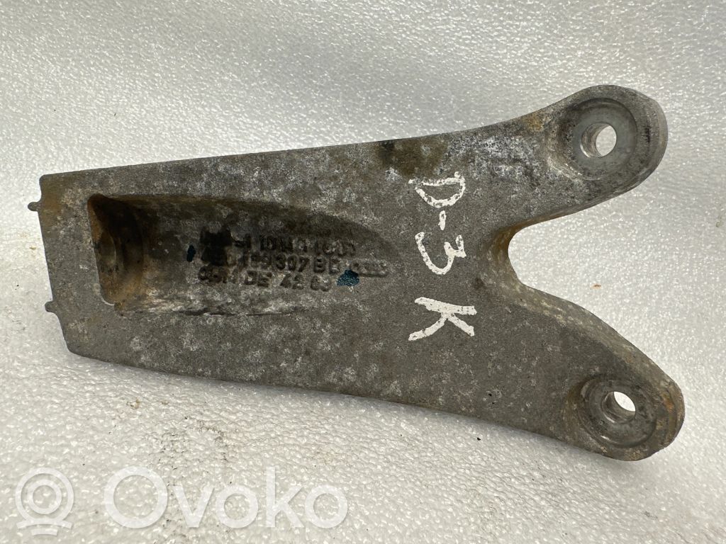 Audi A8 S8 D3 4E Engine mounting bracket 