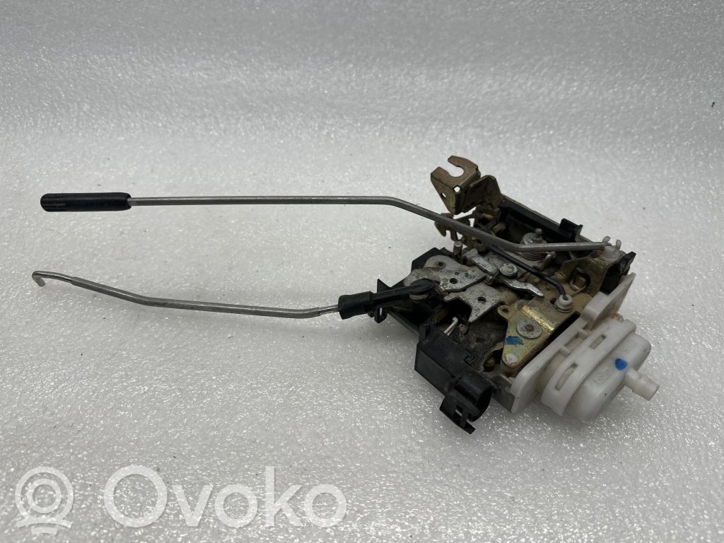 Audi A4 S4 B5 8D Etuoven lukko 