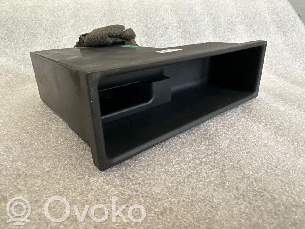 Audi A4 S4 B6 8E 8H iPod connector socket 