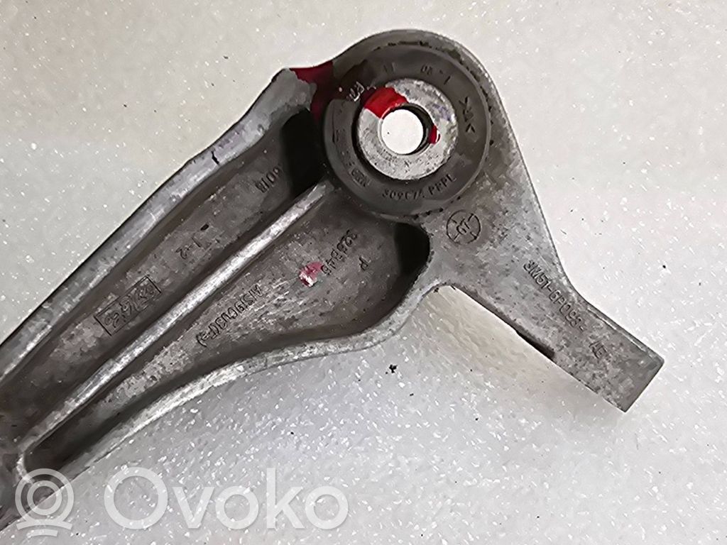 Volvo V50 Engine mounting bracket 