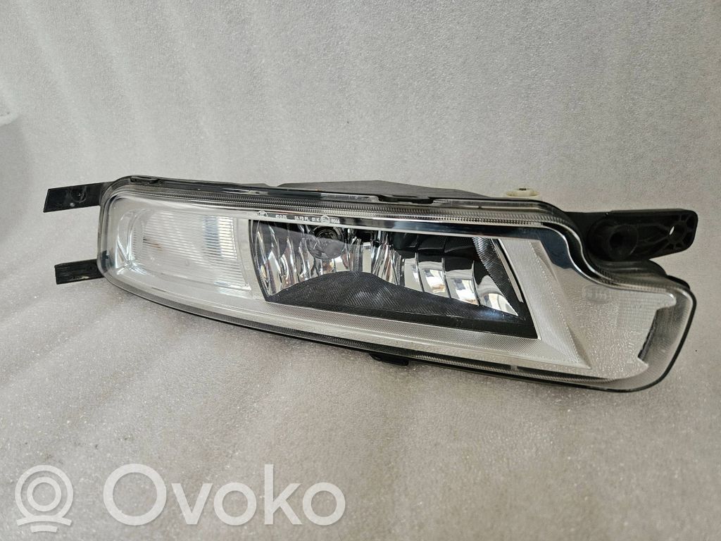 Volkswagen PASSAT B8 Etusumuvalo 