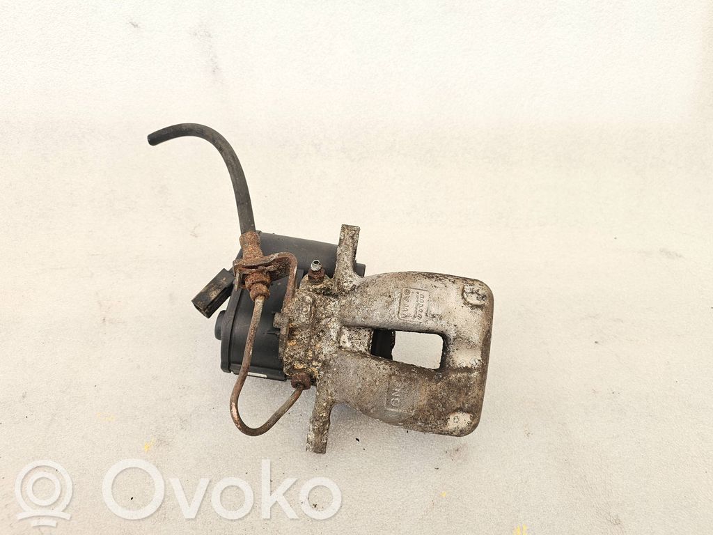 Volkswagen PASSAT B6 Tylny zacisk hamulcowy 