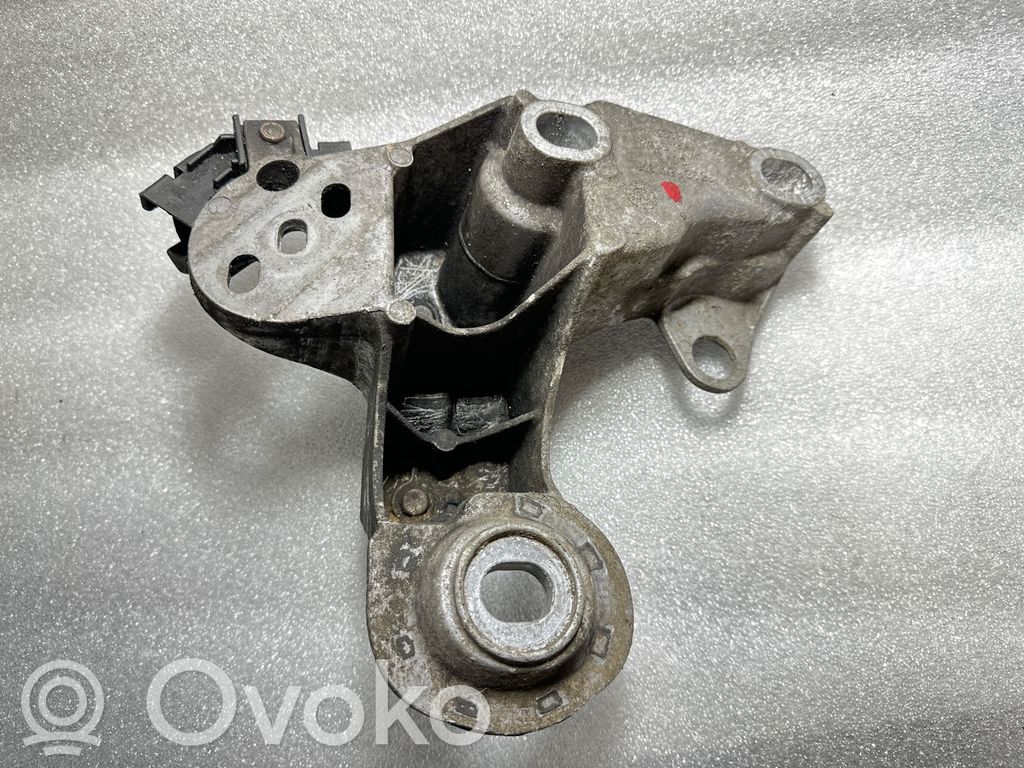 Engine mounting bracket   4B0199352B,8E0971824B,8E0971824N