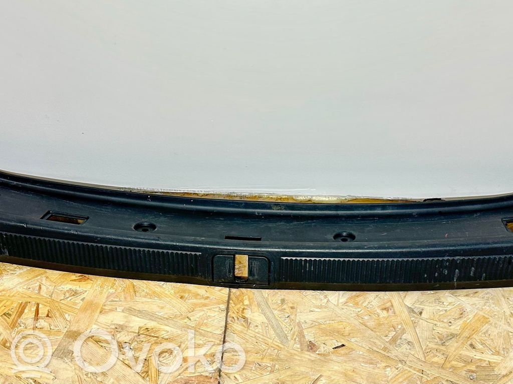 Audi A8 S8 D2 4D Protector del borde del maletero/compartimento de carga 