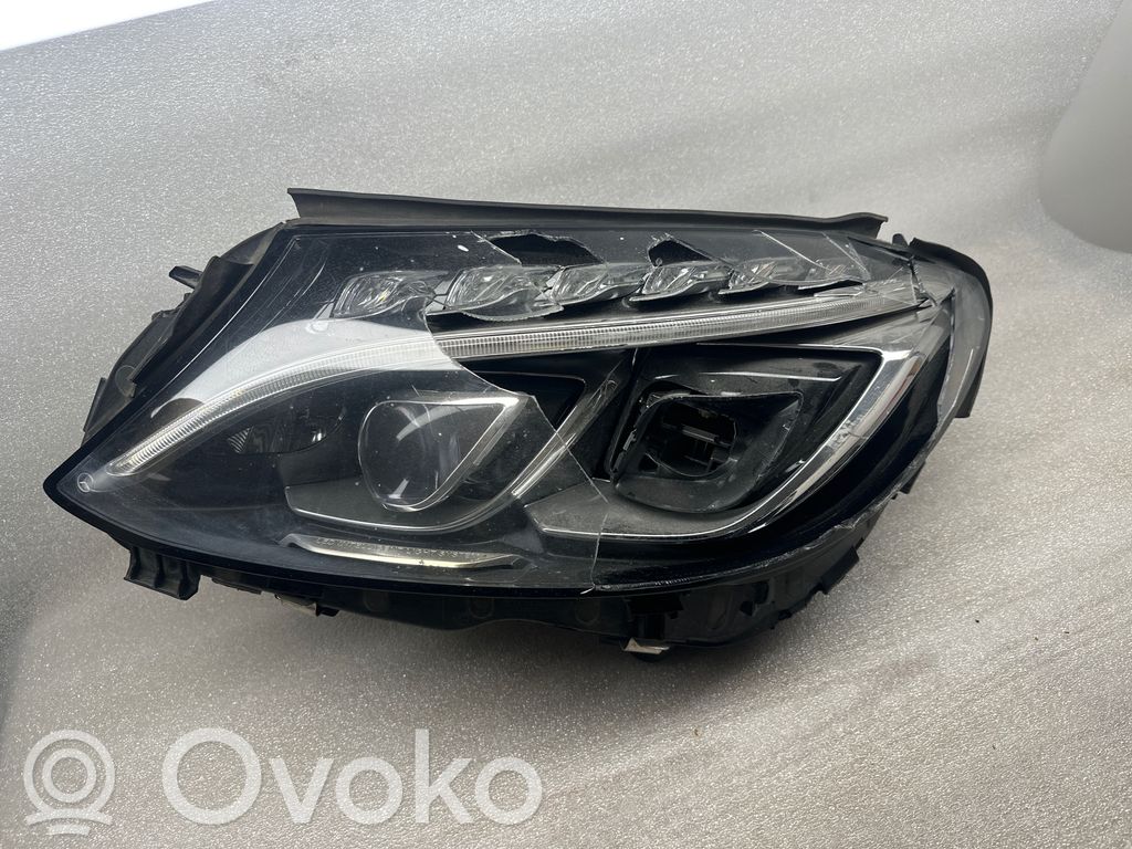 Mercedes-Benz C W205 Lampa przednia 