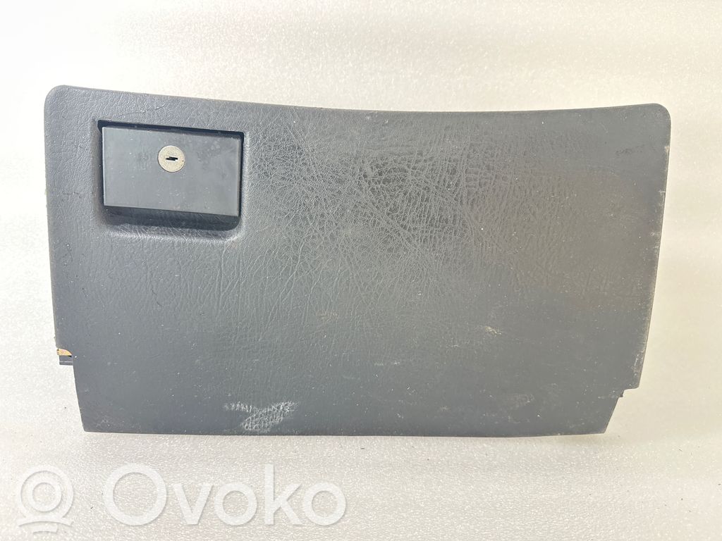 Schowek deski rozdzielczej   8A1857035A