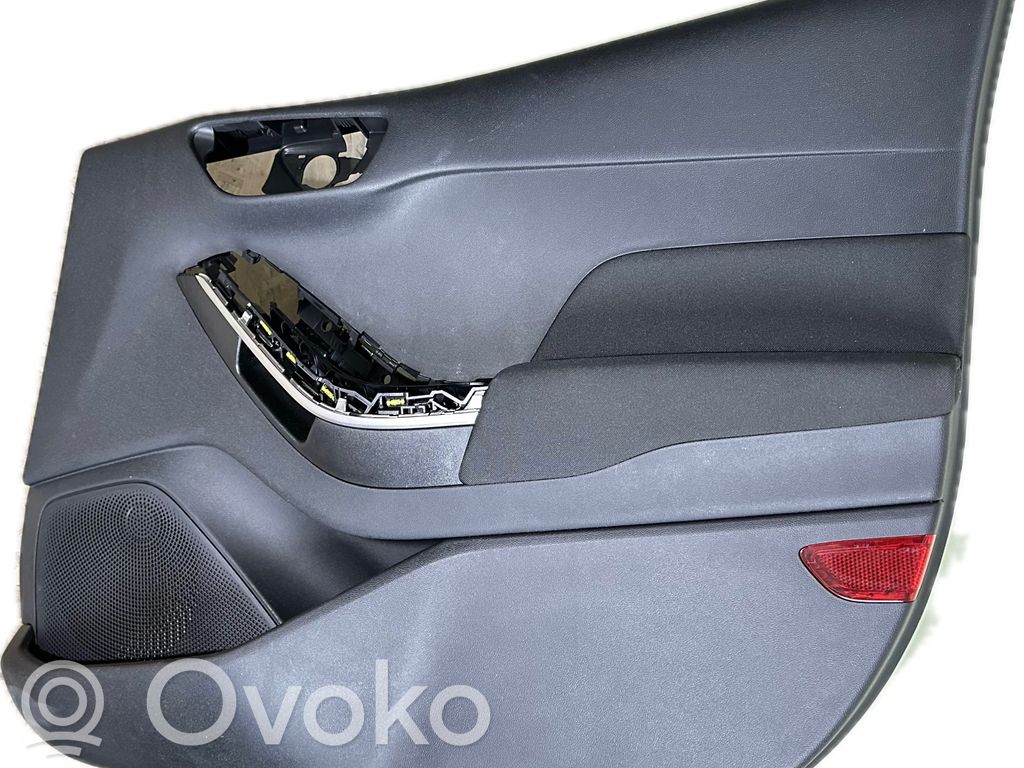 Ford Fiesta Boczki / Poszycie drzwi przednich 