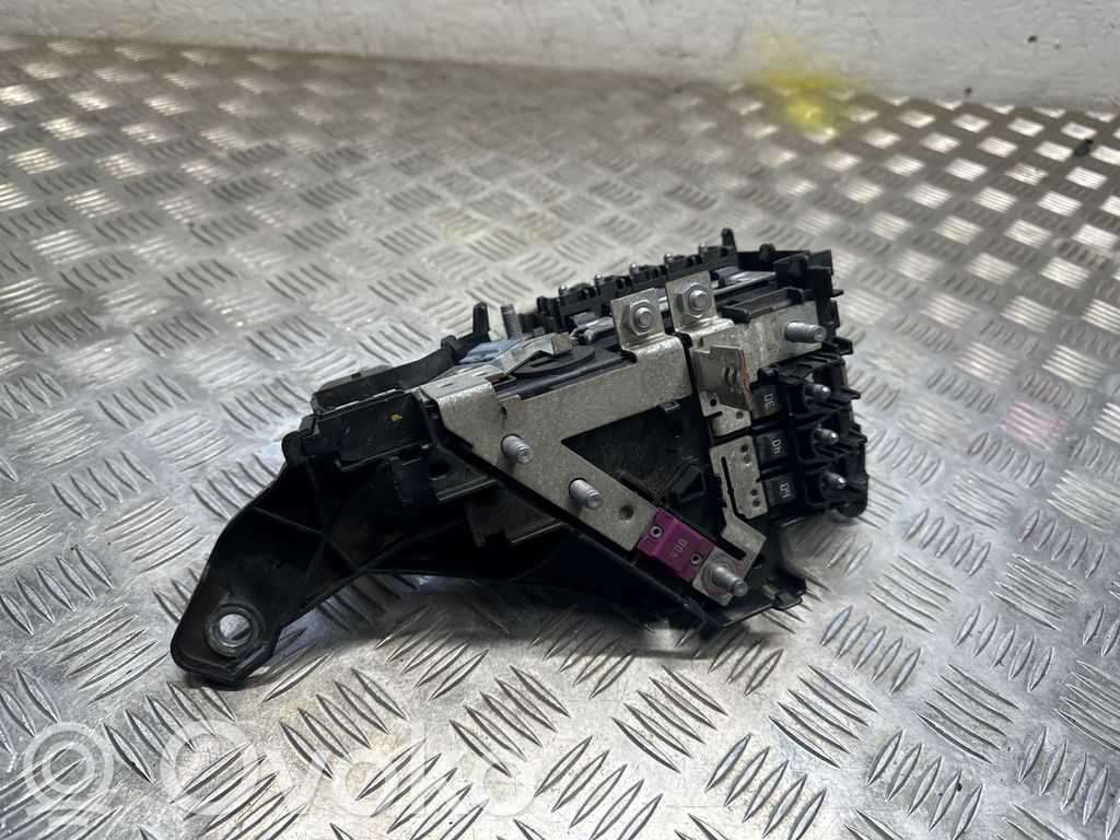 Mercedes-Benz C W205 Saugiklių blokas 