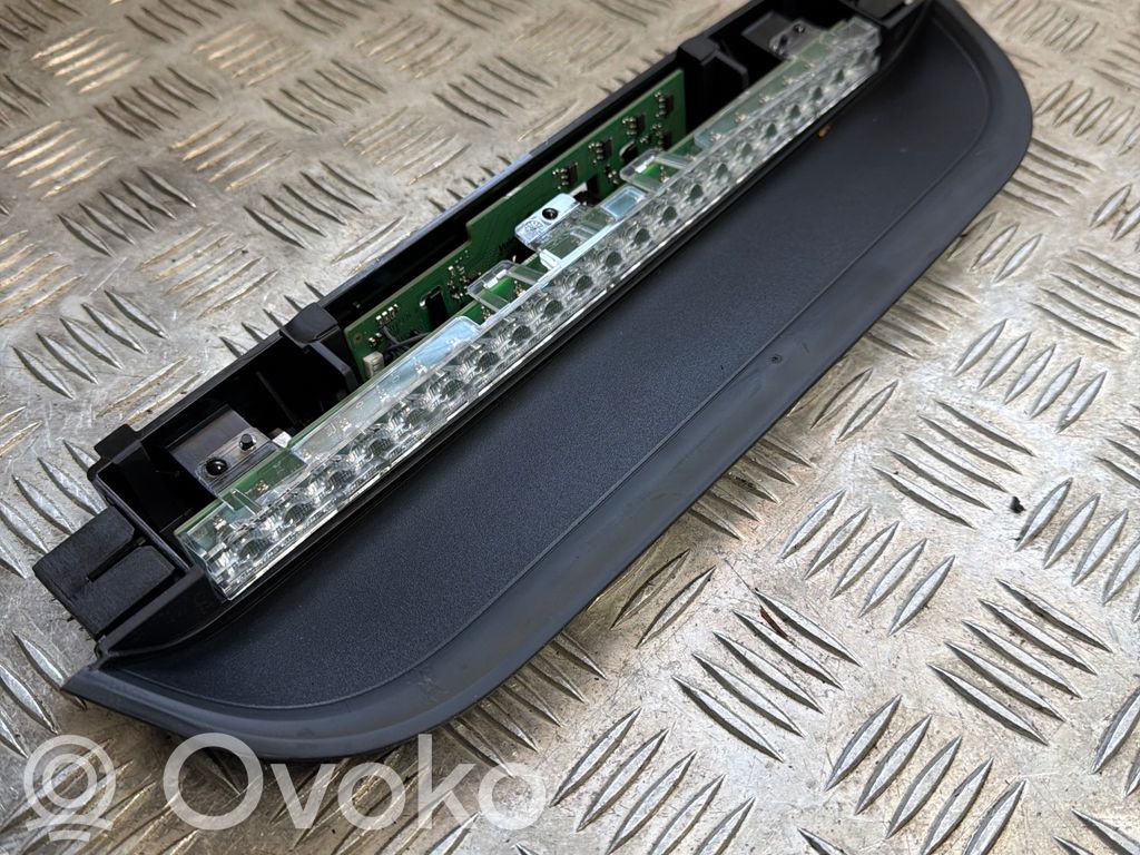BMW i4 Third/center stoplight 