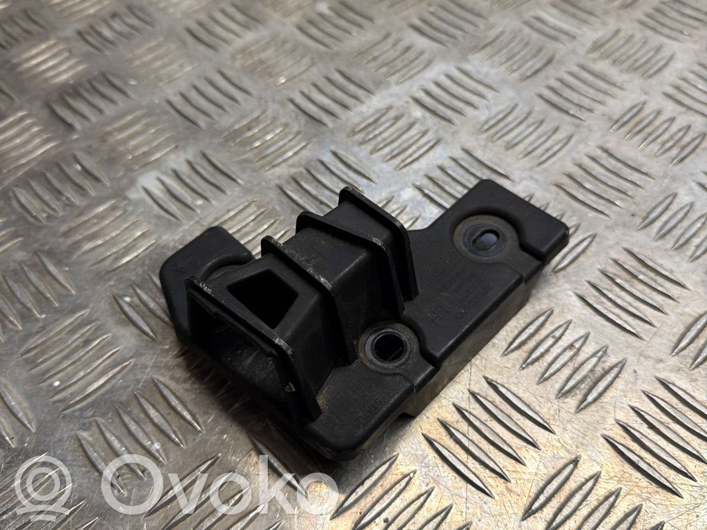 Volvo XC90 Front bumper mounting bracket 