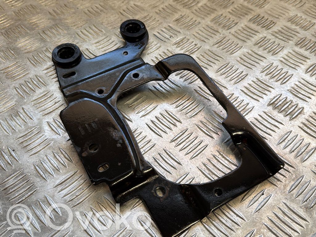 Ford Ecosport Engine mount bracket 
