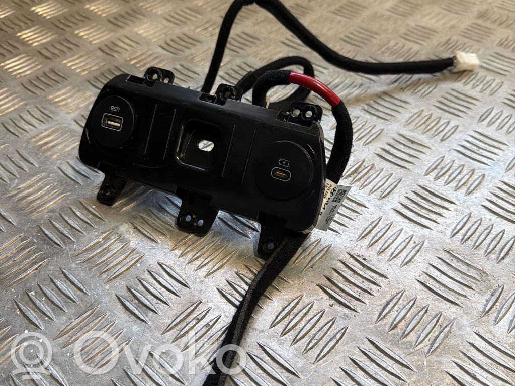 USB socket connector   96120CV000,2302031136