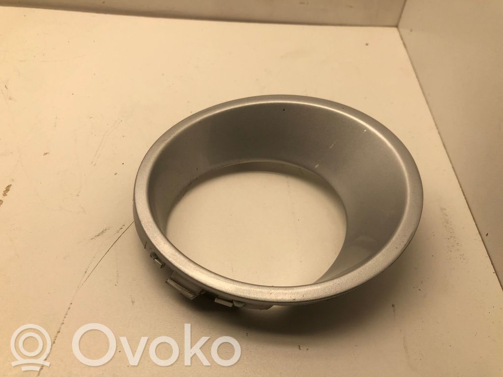 Etusumuvalon ritilä   8403073