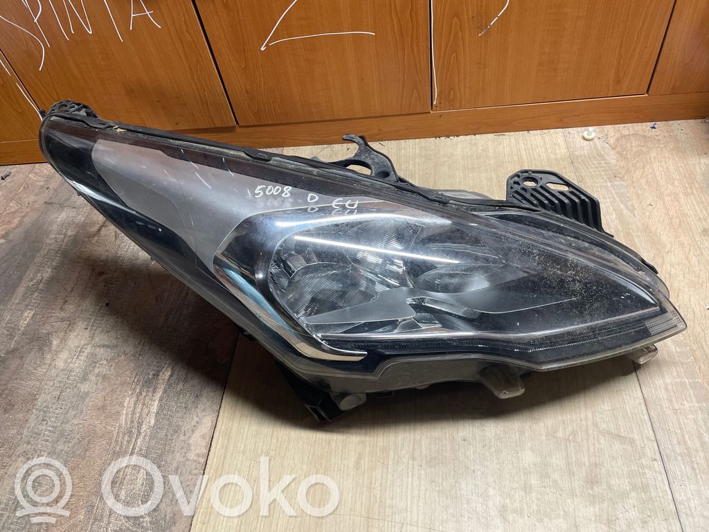 Peugeot 5008 Lampa przednia 