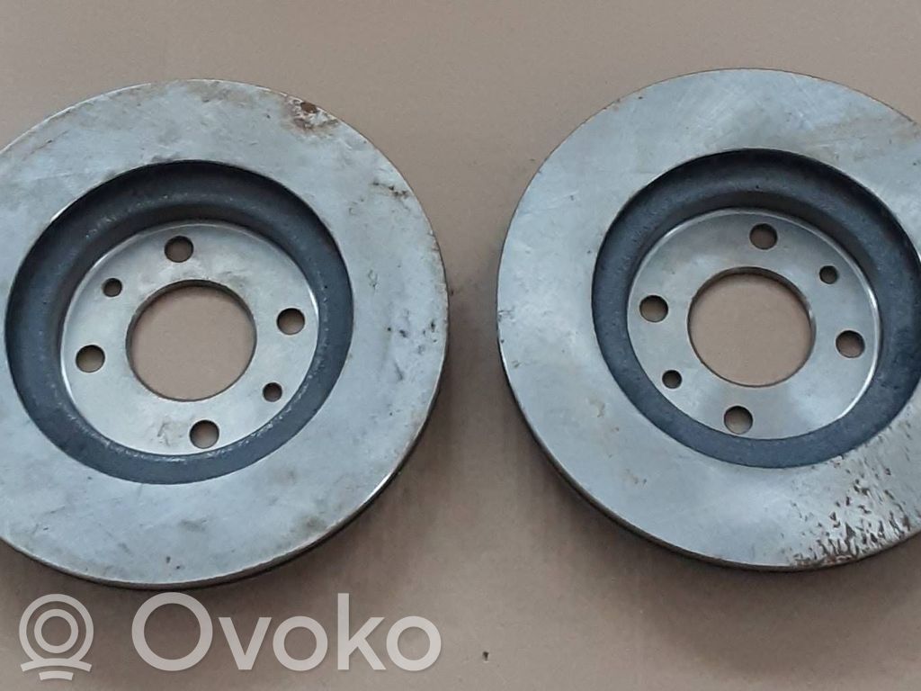 Tarcza hamulca przedniego   C3R005ABE,4020600Q2K,4020600Q0E,09580224,4020600Q0K,4020600QAA,402062984R,6001548578,7700780892,7700813549,7700842131,7701204228,7701204304,7701204304SK,7701204828,7701205653,7701205653SK,7701205828,7701206339,7701206339SK,7701813549,7711130038,8200171765,8201165598,8201464598,8671005976,8671013532,8671016876,8671018195